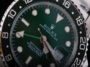 rolex-gmt-master-green-dial-and-black-bezel-white-marking-watch-67_2