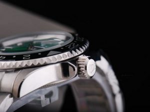 rolex-gmt-master-green-dial-and-black-bezel-white-marking-watch-67_3